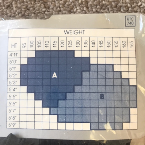 ROUND THE CLOCK PAISLEY LACE BLACK PANTYHOSE B - Picture 4 of 4